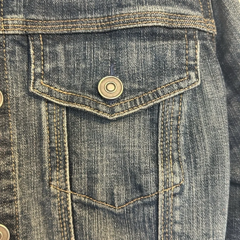 Sneak Peek cropped denim jacket - Picture 4 of 7